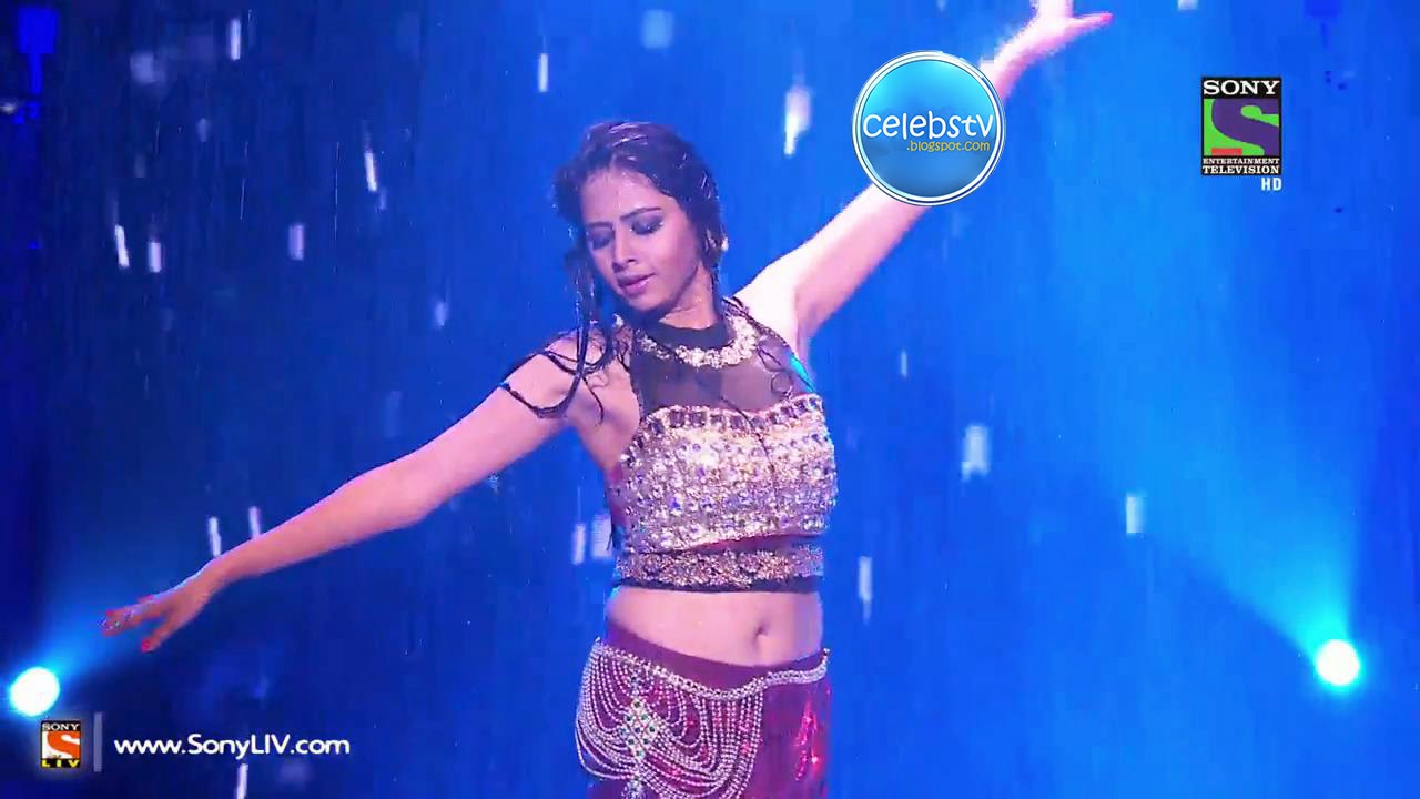 Sargun Mehta Hot And Sexy Navel Showing Dance In Eklkbk Sexy Celebs World